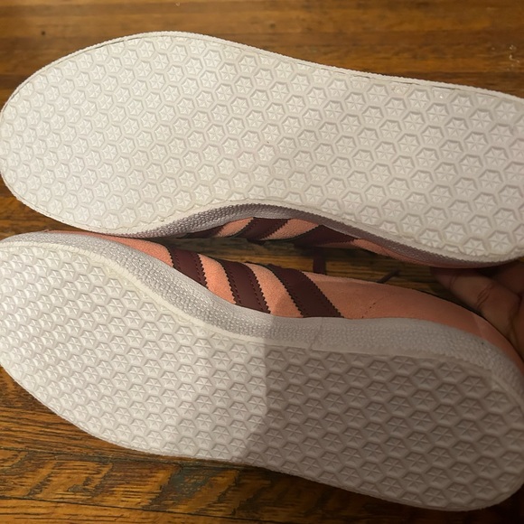 Adidas Gazelles (Men’s 7.5) - Picture 7 of 8